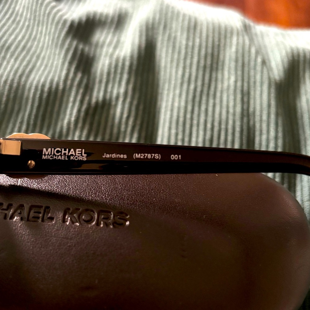 LIKE NEW MICHAEL KORS SUNGLASSES - Picture 4 of 5